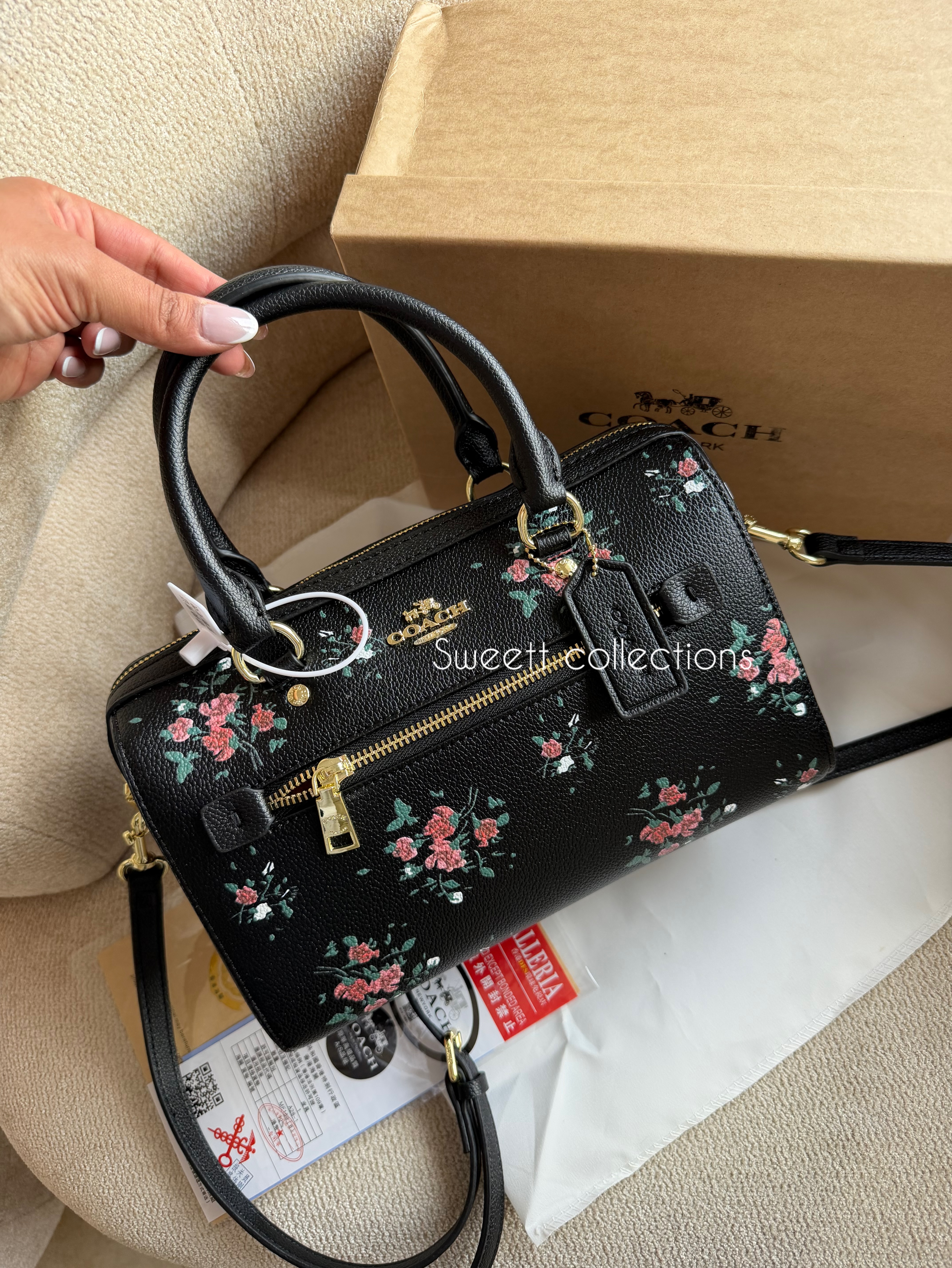 کیف زنانه برند کوچ صندوقی گل ریز مشکی